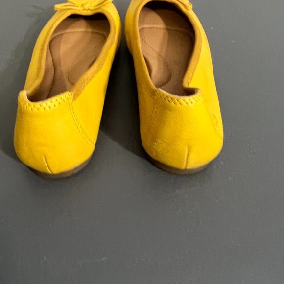 BORN Brin Leather Ballerina Bow Flats in Yellow (6) - Picture 7 of 10